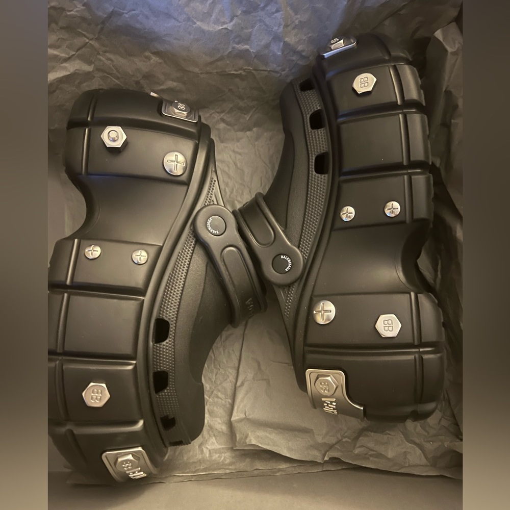 WOMEN'S HARDCROCS™ SANDAL IN BLACK